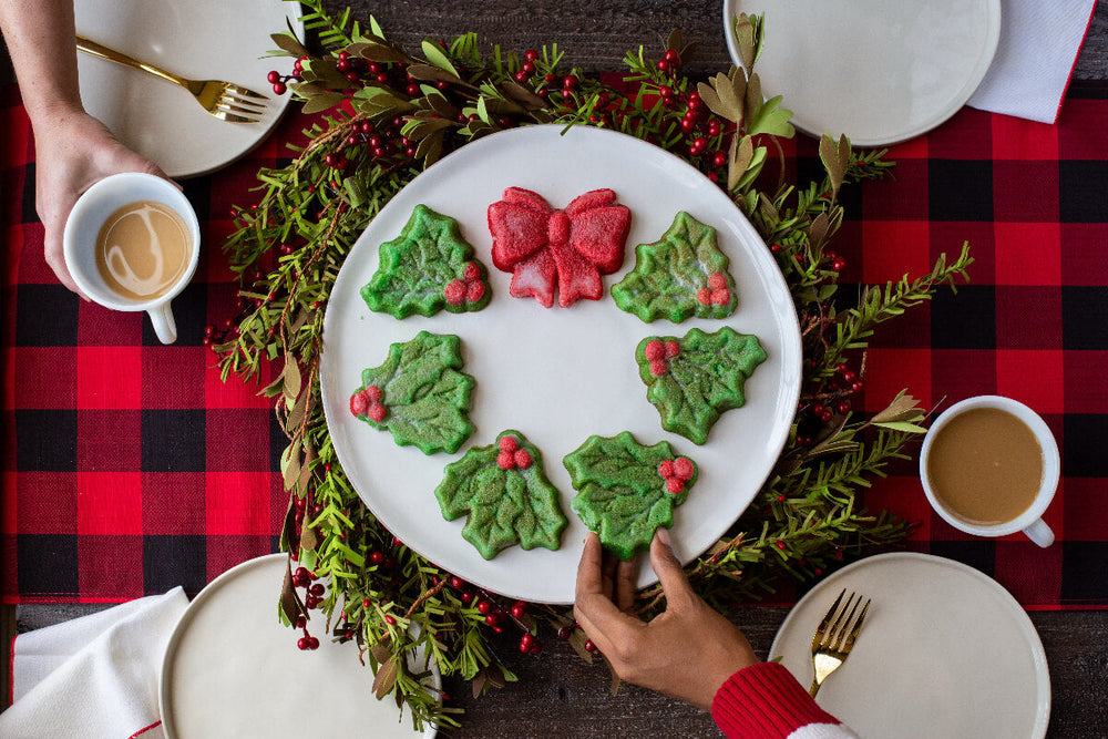 5 Ways to Decorate Your Holiday Cakes