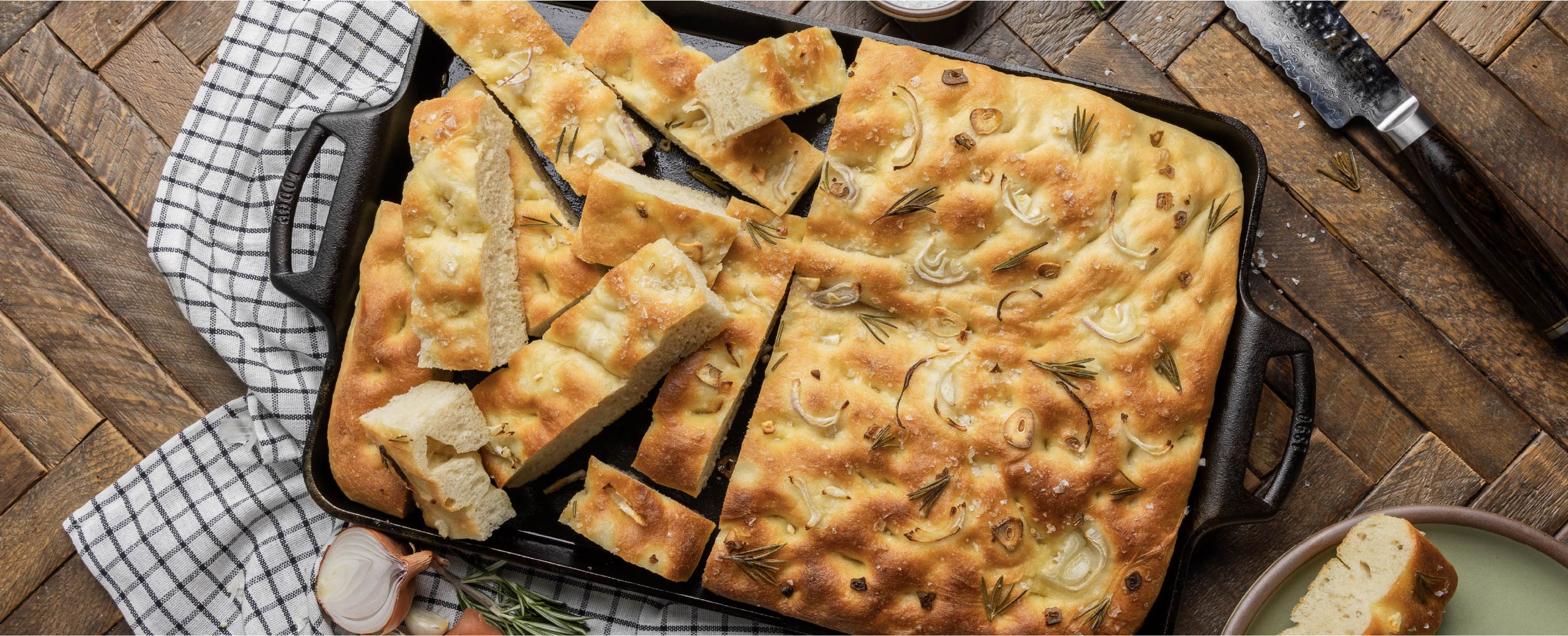 Focaccia served in pan on table
