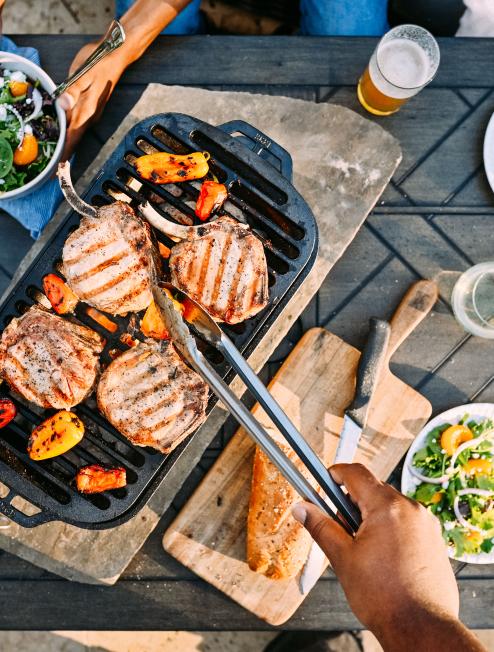 Cast Iron Sportsman's Pro Charcoal Grill