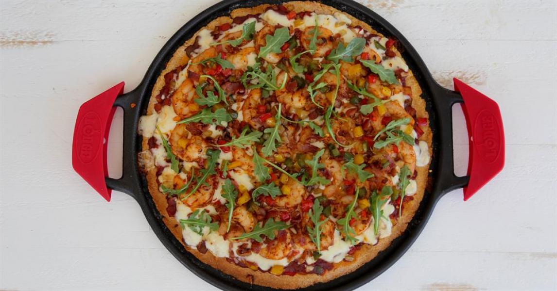 Smoky Cajun-Style Shrimp'n Bacon Pizza With Crispy Cornbread Crust