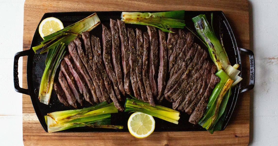 Pepper Crusted Skirt Steak With Leeks