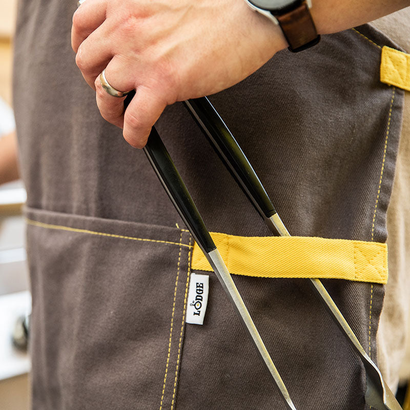 3_AAPRNHD05_Heavy_20Duty_20Apron_Lifetyle_WEB