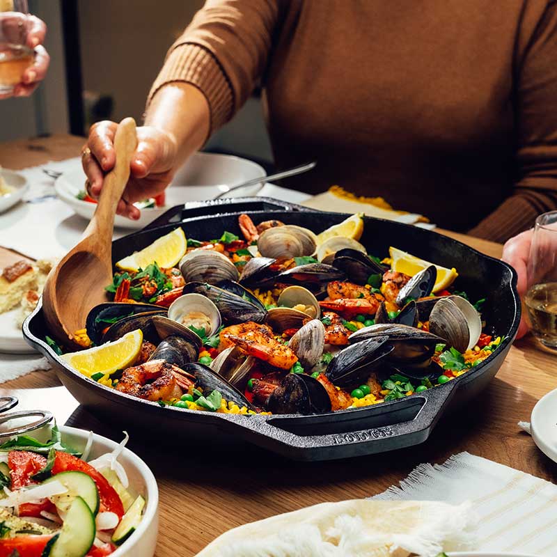 LC14SK_14-Inch-Chef-Skillet_Lifestyle_800x800_WEB
