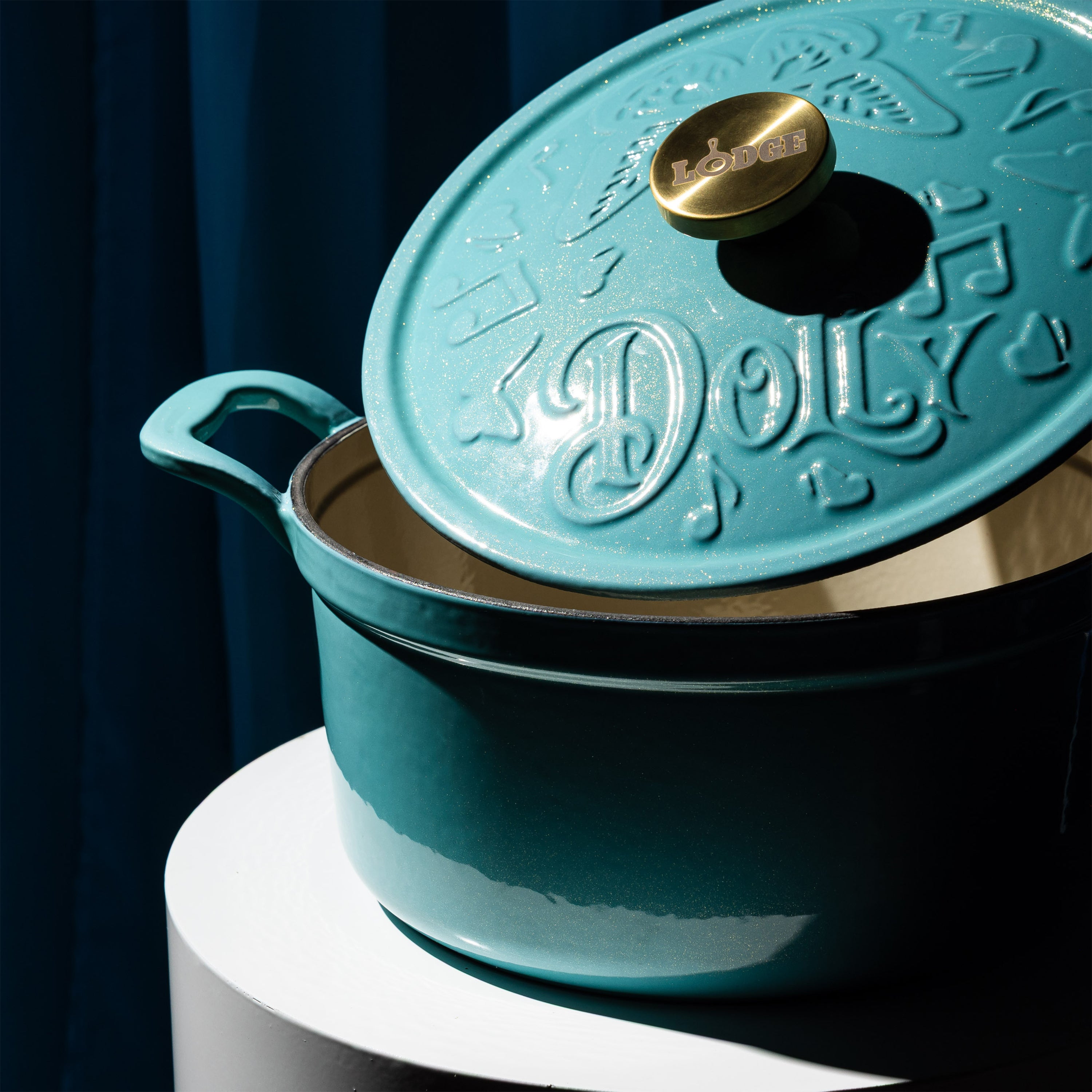 Enameled Cast Iron Dolly Parton Dutch Oven