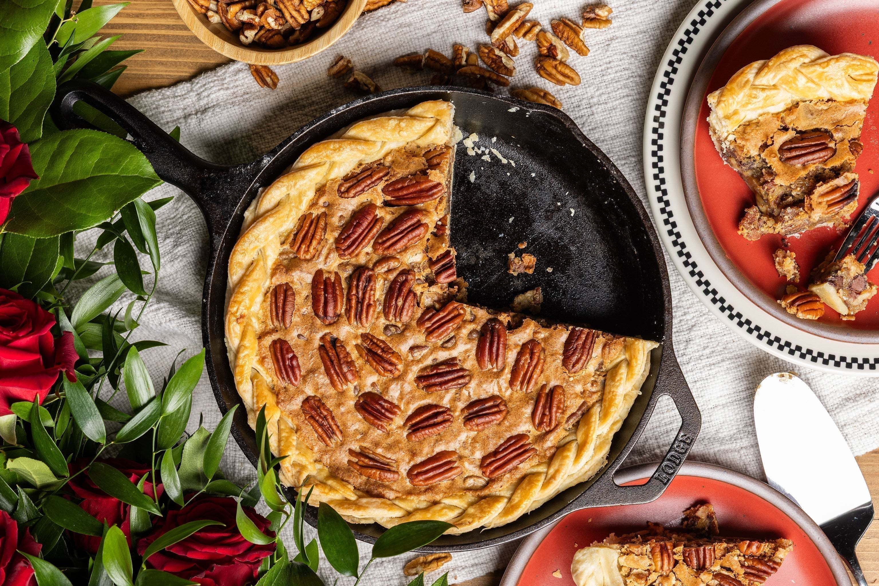 The Sweetheart Pan Set | Shop Online | Lodge Cast Iron