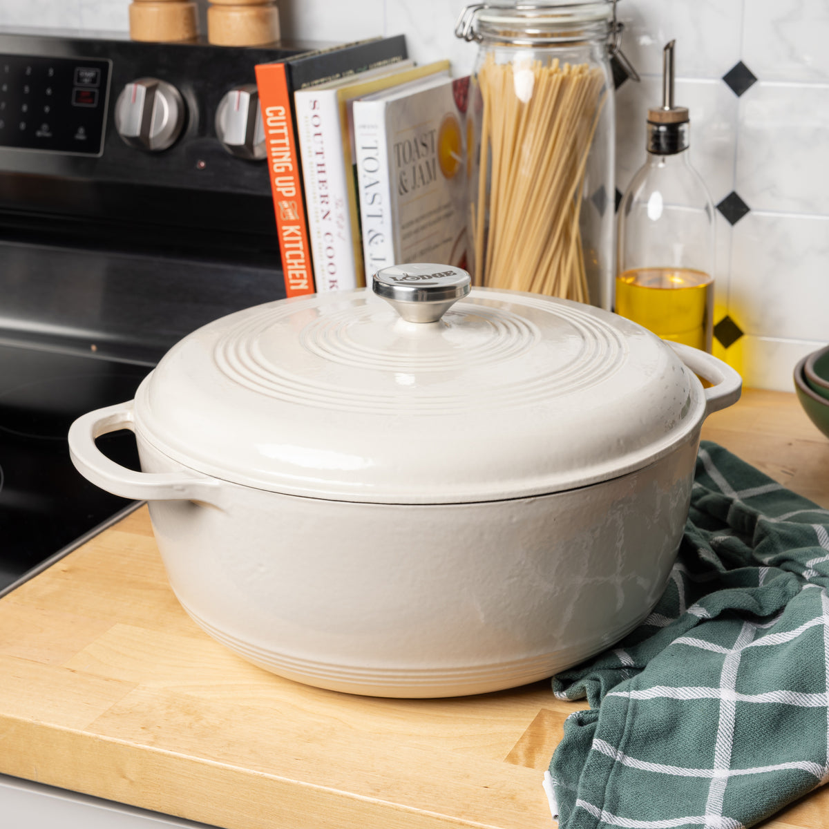 7.5 Quart Essential Enamel Dutch Oven