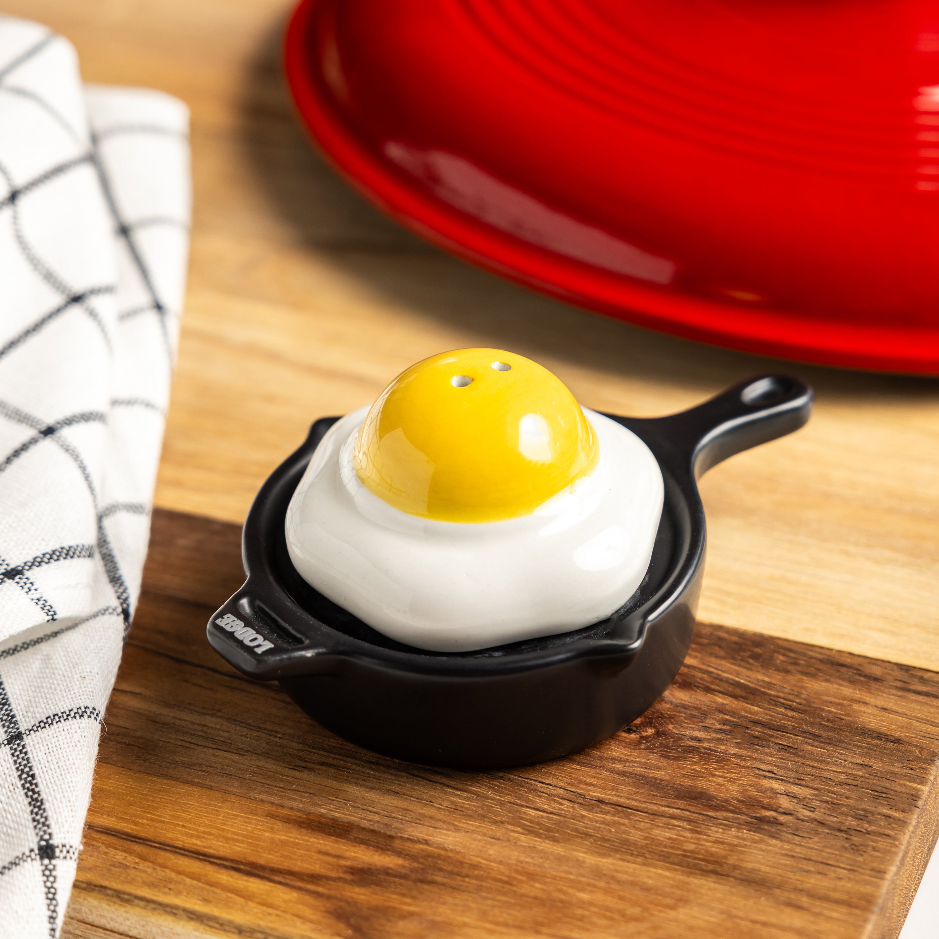 Lodge Skillet and Egg Salt and Pepper Shaker