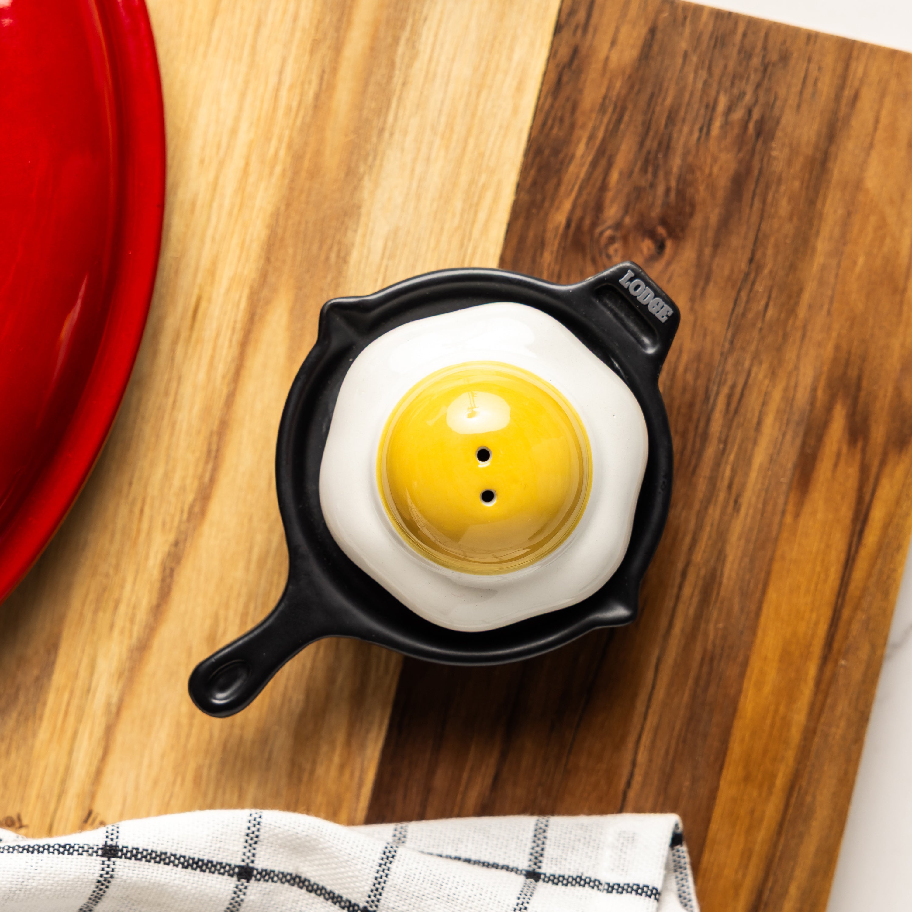 Lodge Skillet and Egg Salt and Pepper Shaker