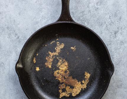 How to Fix Problems with Cast-Iron Pans, from Rust to Seasoning to Stuck-On  Food