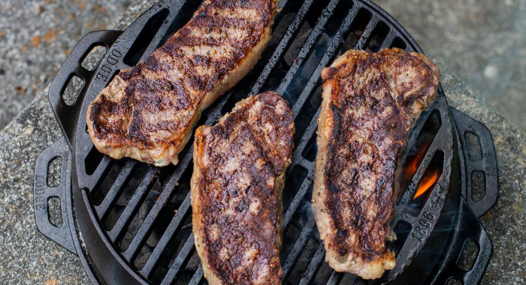 https://www.lodgecastiron.com/sites/default/files/styles/hero__tombras_large/public/2021-08/Steaks_210507_Kickoff%20Grill_Social.jpg?h=957fa4c2&itok=mU-aOBwP