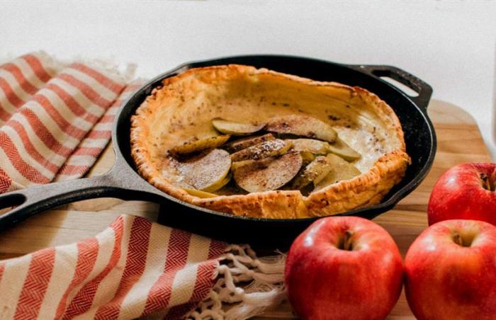 Lodge's Cast Iron Loaf Pan Is the Perfect Way to Kick Off Fall Baking—and  It's on Sale