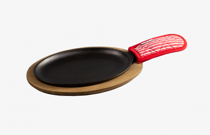 https://www.lodgecastiron.com/sites/default/files/styles/large_card__tombras_extra_large/public/2021-04/Serveware_Category_Product-Guide_WEB.jpg?h=3624f740&itok=1EUjlbnv
