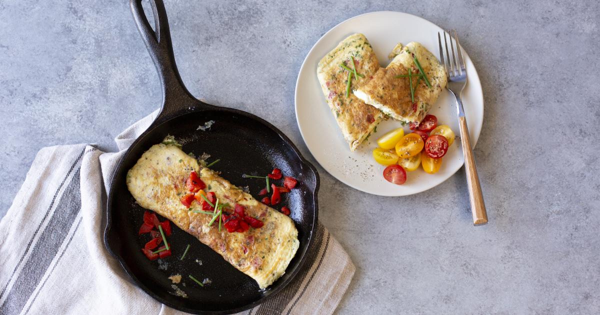 Roasted Red Pepper and Goat Cheese Omelet | Lodge Cast Iron
