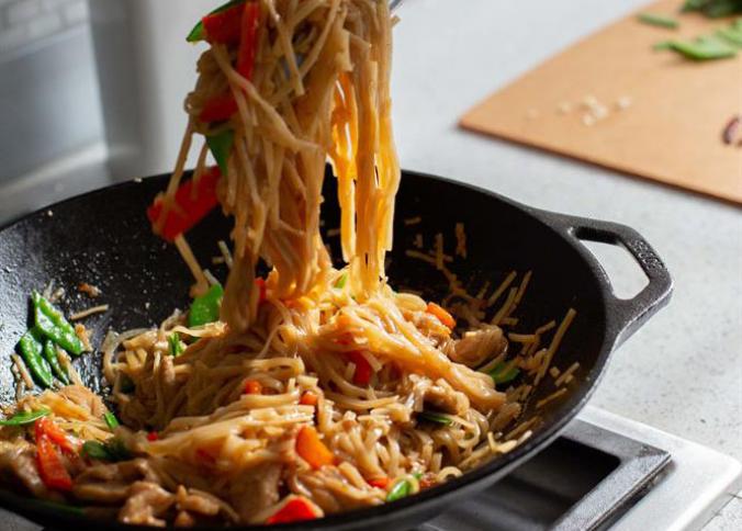 Lodge cast iron mini wok for $19+ (Reg. $29+)